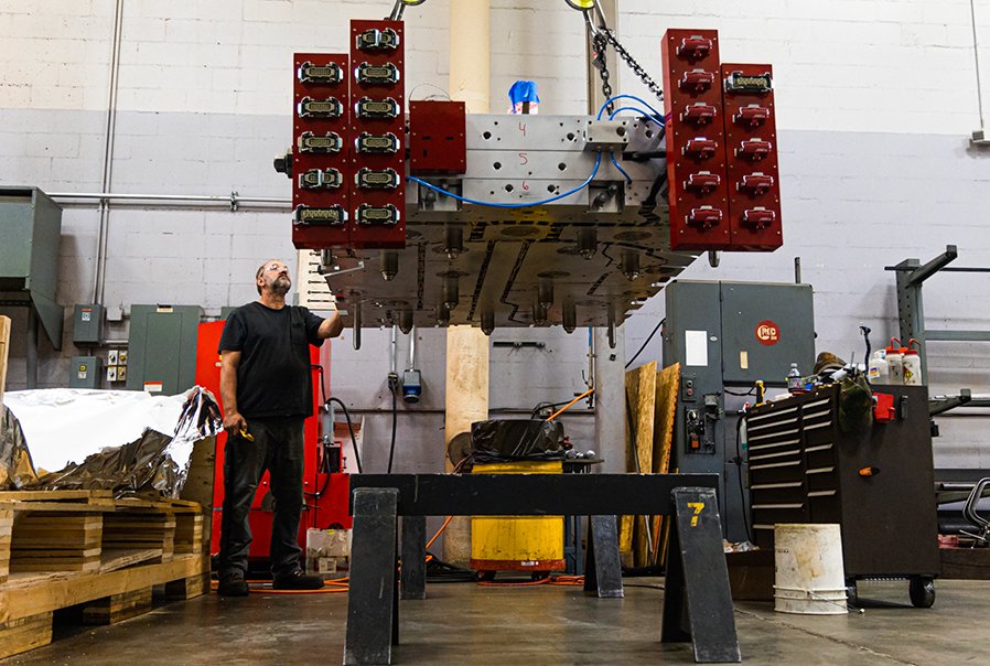 Custom plastic injection molding company in WI